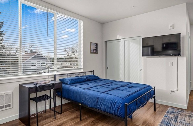 Stylish Tacoma Studio near Universities