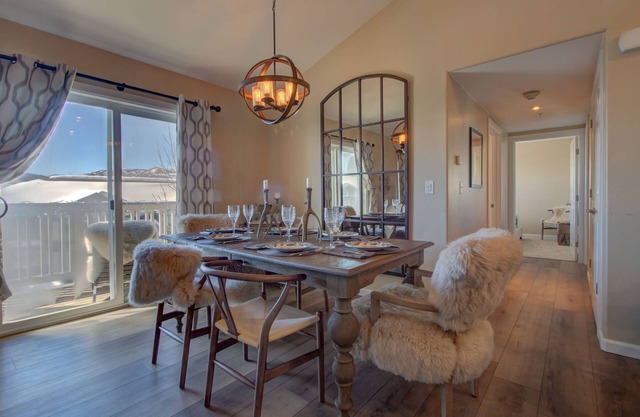 Stylish Top-Floor Condo | Walk to Ski Area!
