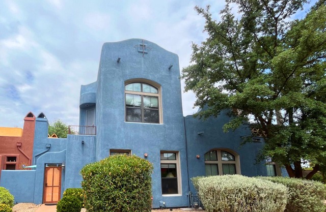 Stylish Townhome, 2bd, 2ba - Access to Year-round heated pool and gym.