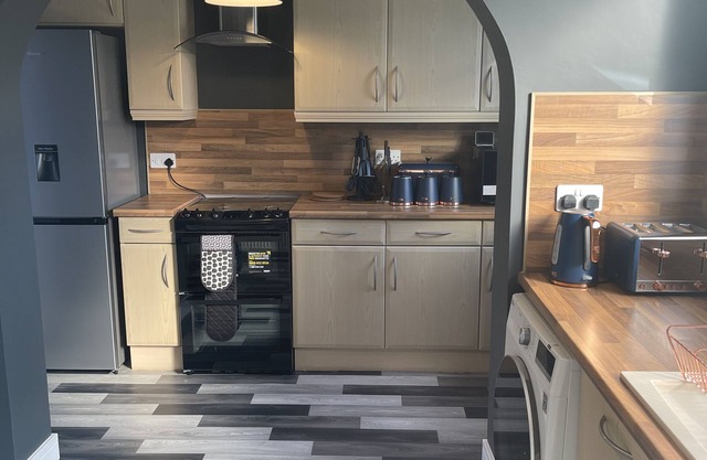 *Stylish*Upmarket 3 bed house 9 minutes to Sheffield centre