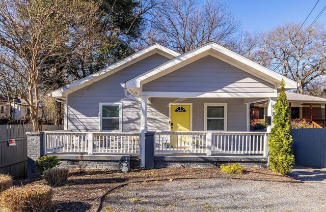 Stylish Urban Retreat, Minutes to Downtown!