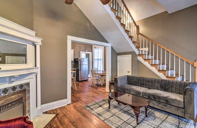 Stylish Vicksburg Apt with Porch - 2 Mi to Casino!