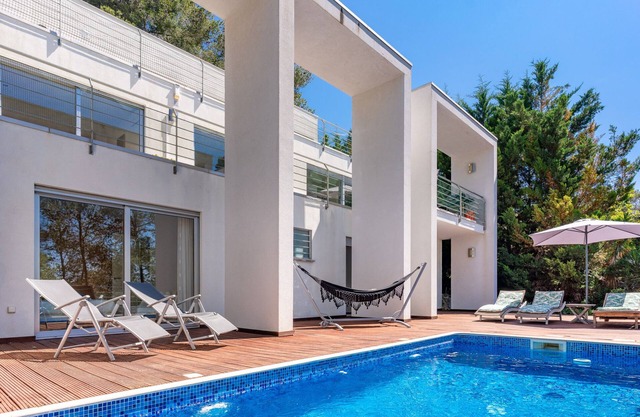 Stilvolle Villa Lucere mit privatem Pool und Klimaanlage in der Nähe von Sitges