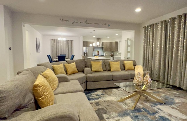 Stylish Villa: Newly built graceful house