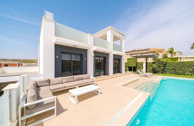 Gemütliche Villa mit eigenem Pool in Torremendo