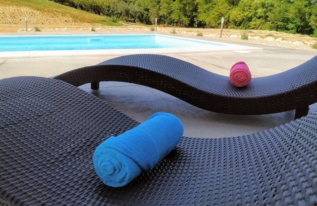 Stylish villa with private pool, Gran Sasso view and 30 minutes to sea/airport