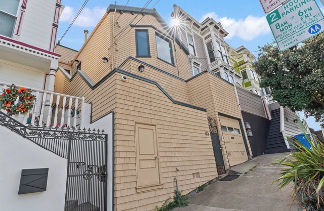 Stylish Walkable House with a View
