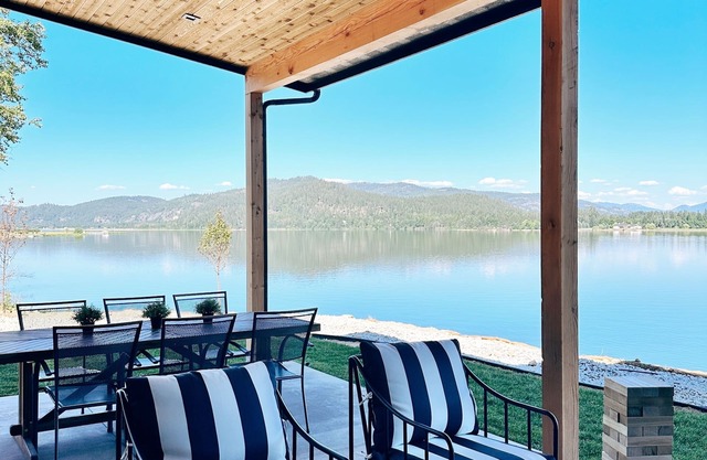 Stylish Waterfront Retreat, 100’ Private Yard and Beach + Panoramic Water Views