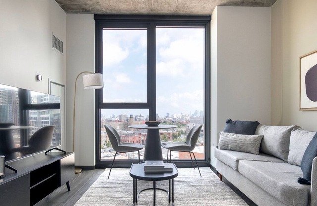 Stylish West Loop 1BR w/Pool & Gym, nr Union Park, by Blueground