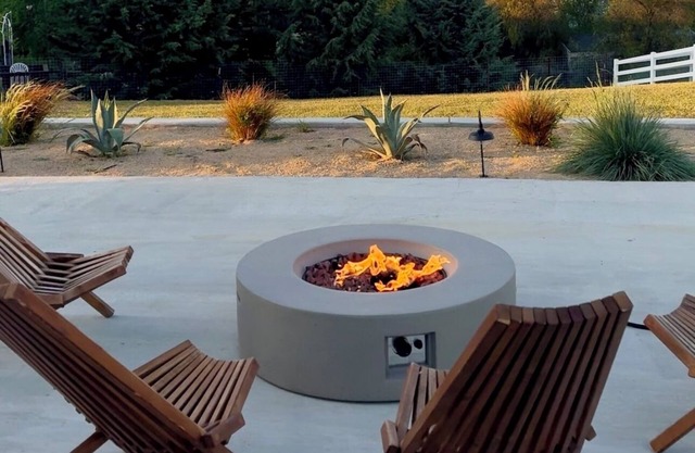 Stylish Wine Country Getaway: 2 Acres, Olive Trees & Sunset Views