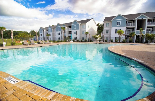 Stylist 2-bedroom apartment with AC, fitness room in awesome Port Wentworth