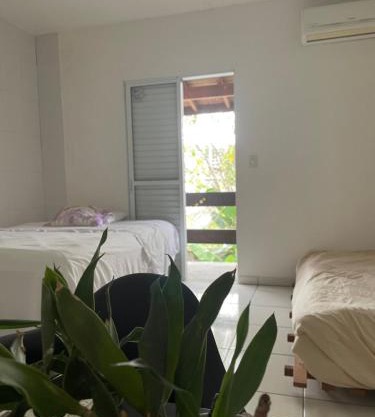 Suítes com ar condicionado - praia de Itaguaré e Jardim São Lourenço