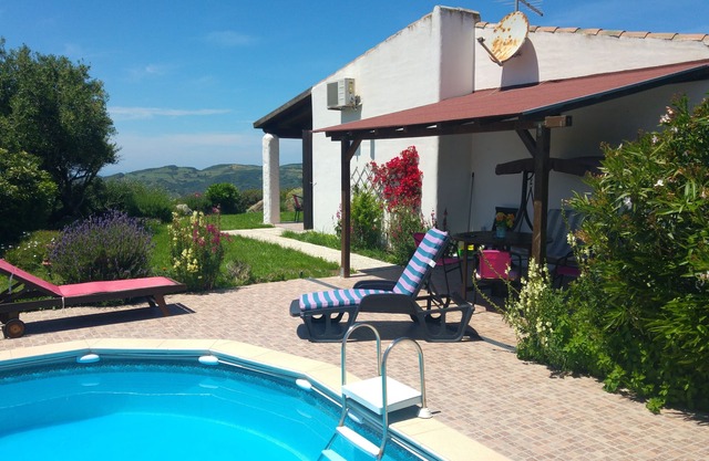 Su Acchile Villa auf dem Land mit Pool in der Nähe zum Meer