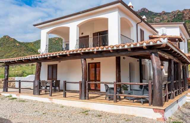 Su Castangiu1, Wohnung in Villa mit Schwimmbad und 5-Seiten-Fußballplatz