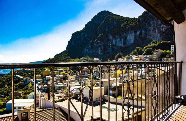 Su Terrassu, ein typisch sardisches Haus mit Meer- und Bergblick