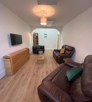 Substantial 5 Bed Townhouse