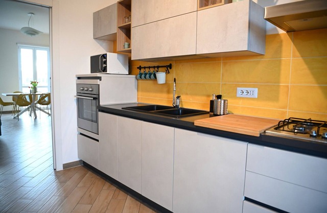 Subway A | Family APT | 20min from the Center