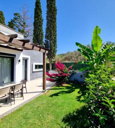 Suelo Flat Villa