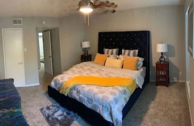 Sugar Land 2 Bed 2 Bath Downstairs Private Garage