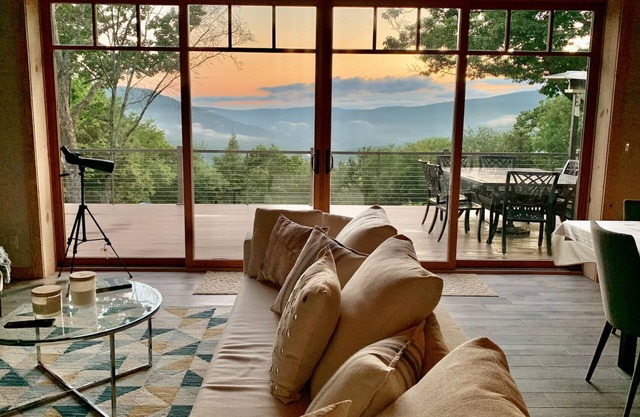 "Sugar Mountain" Is a brand new home with magical views and breathtaking sunsets