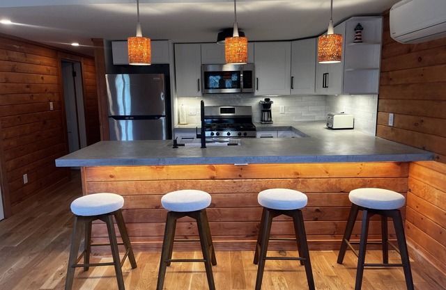 Sugarloaf Annex- Lovely 1 bedroom apartment minutes from shopping and beaches