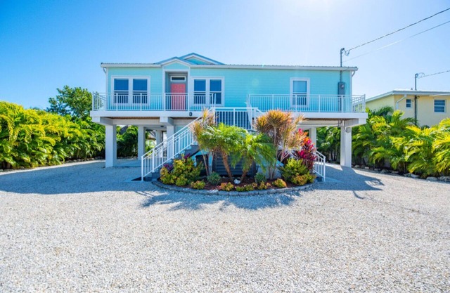 Sugarloaf Key - Beautiful 3-bedroom house on a canal with a boat lift!!!