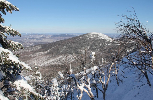 Sugarloaf Mountain : 2 Bed, 2 Bath : Snowbrook Village Ground Floor End Unit