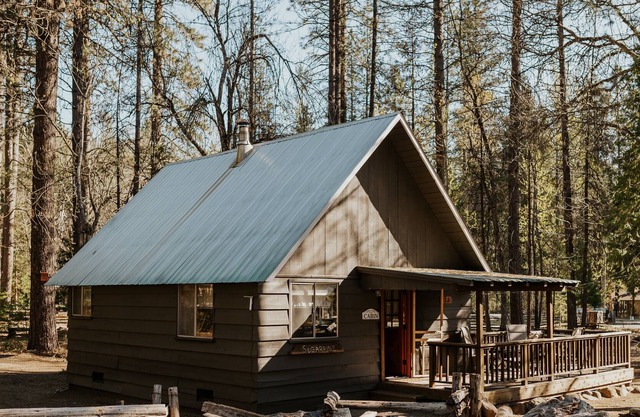 Sugarpine Cabin located on Coffee Creek in Trinity Alps