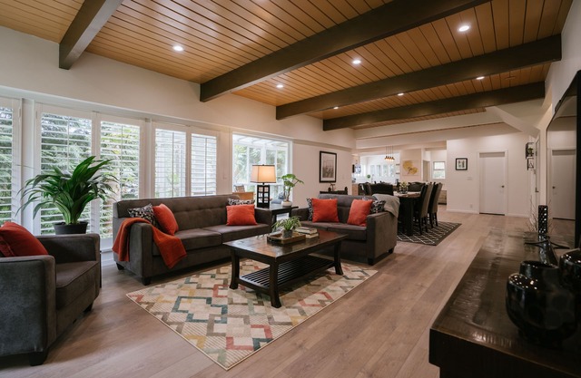 Passen Sie Ihre ganze Familie in Awesome 5bd Home