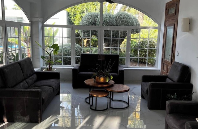 Suitable for weddings: Luxurious villa Elche