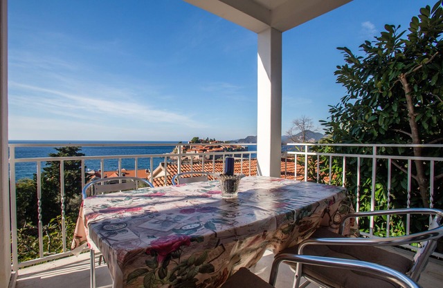 Geeignetes modernes Apartment mit einem Schlafzimmer und Meerblick