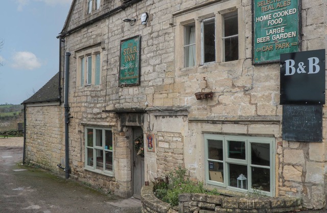 SUITE 1, pet friendly, character holiday cottage in Whiteshill
