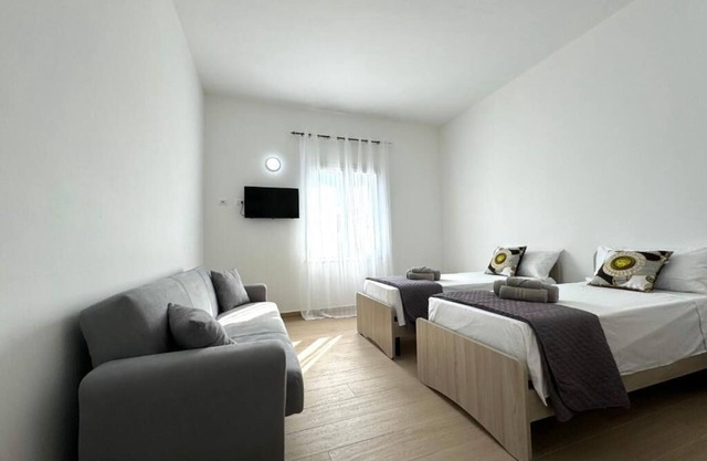 SUITE 303 CASA FERRANTE SRLS