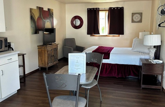Suite 33 - Queen Suite W/ Walk-In Shower