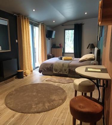 Suite Balnéo en bord de forêt