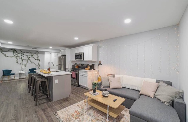 Suite Dreams | 2BR | Parking | Washer & Dryer | Yale