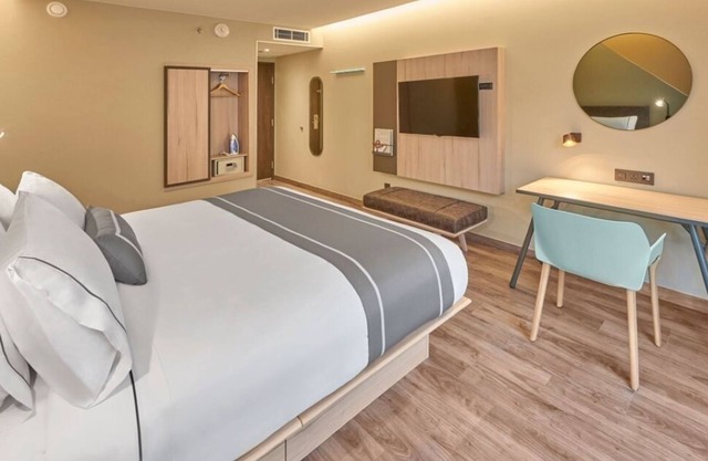 Suite Near Cancún Airport | Outdoor Pool, Free Shuttle, Breakfast & Kitchenette