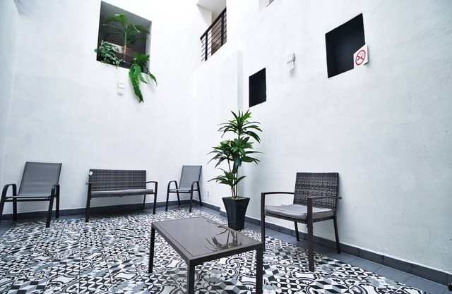 Suite nearby Coyoacán Historical Downtown. Suitable for couples with children