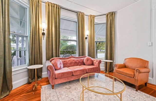 Suite Rose by Saratoga Stays - King EnSuite