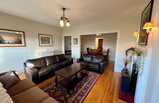 Suite stay in Uptown Saint John! Sleeps 12 TD Station & Aquatic Centre 5min walk