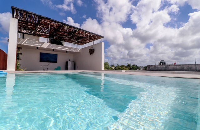 Suite “the roof-top” Private pool on the roof top, grill, TV, fridge, sink.