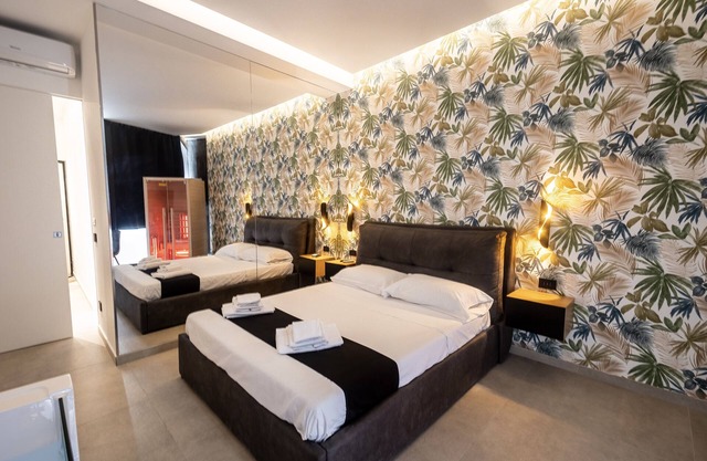 Suite with hot tub and sauna 3 minutes from downtown
