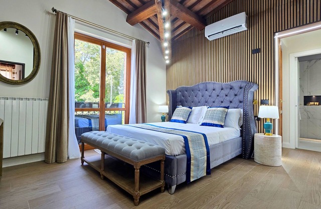 Suite with private bathroom and views of Tuscan hills