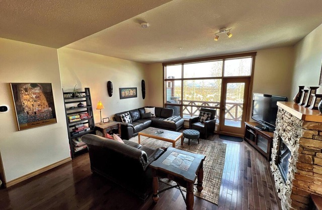 SullivanStone 34 - Golf - Ski - Hike - Chill - Private Hot Tub - Sleeps 10