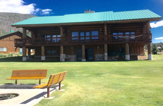 SCHÖNES LOG HOME ESTATE AUF 5 ACRES! RESERVIERUNG FÜR SOMMER 2020