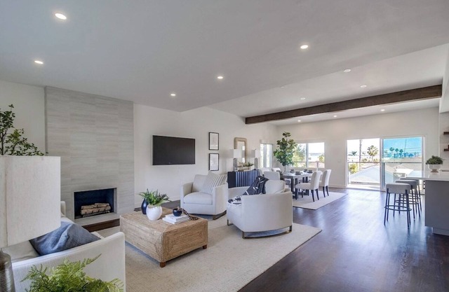 Summer is coming! Divine Skyline Loma Retreat: artfully designed w/ luxury and smart features!