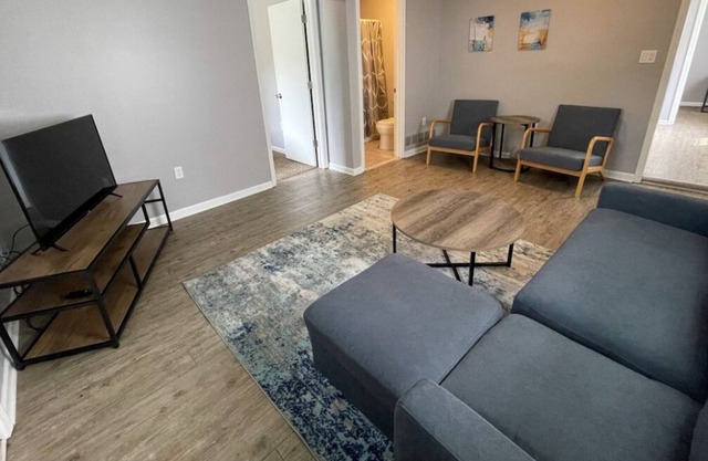 Summer Boaters Crash Pad * Spacious 3BR 3 Bath * Near DTW