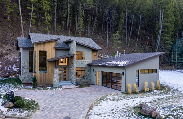 Summer Dates Available! Contemporary Home with Private Hot Tub and Spectacular Mountain Views