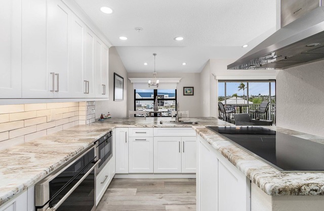 Summer Special! Gorgeous Four Winds Condo!