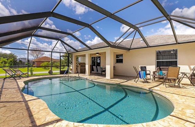 Summer discounts! Private family-friendly home w/electric-heated pool - Villa Blanca